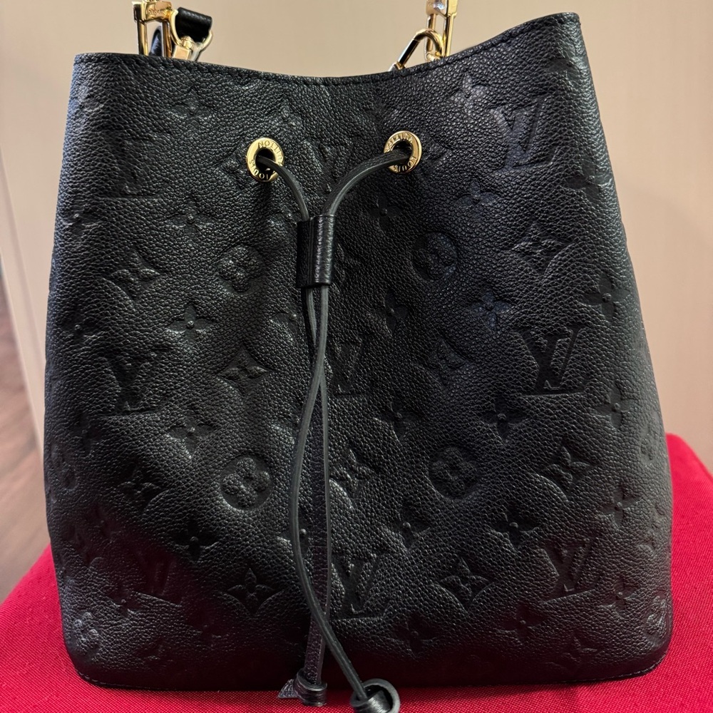 Louis Vuitton NeoNoe Handbag-MM
